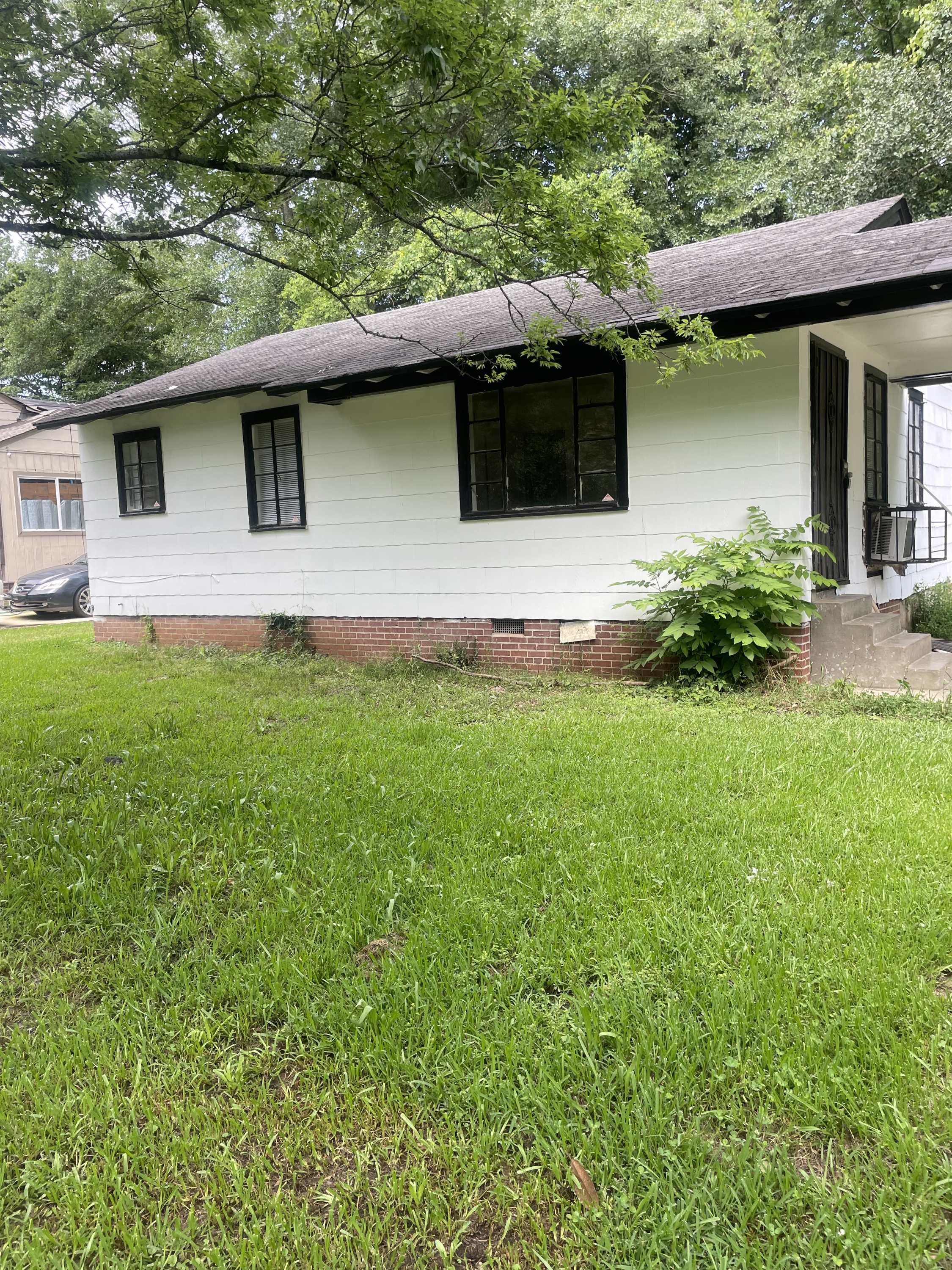 406 Roland Street